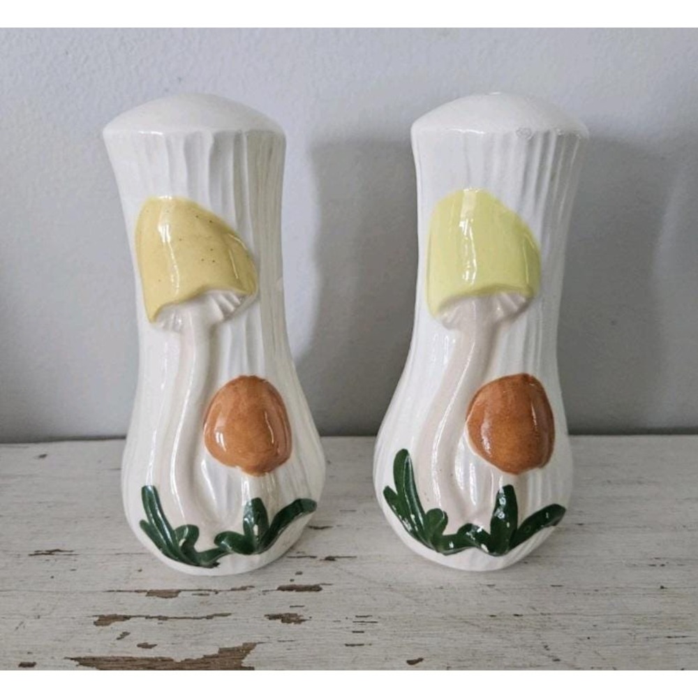 Vintage 1970s Porcelain Ceramic Arnels Mushroom Salt And Pepper Shakers